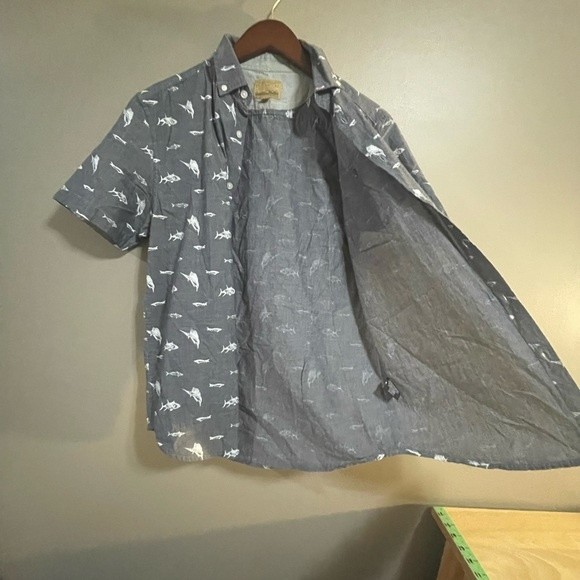 Free Nature Button Up Short Sleeve Shirt Gray White Fish Print - Picture 11 of 12